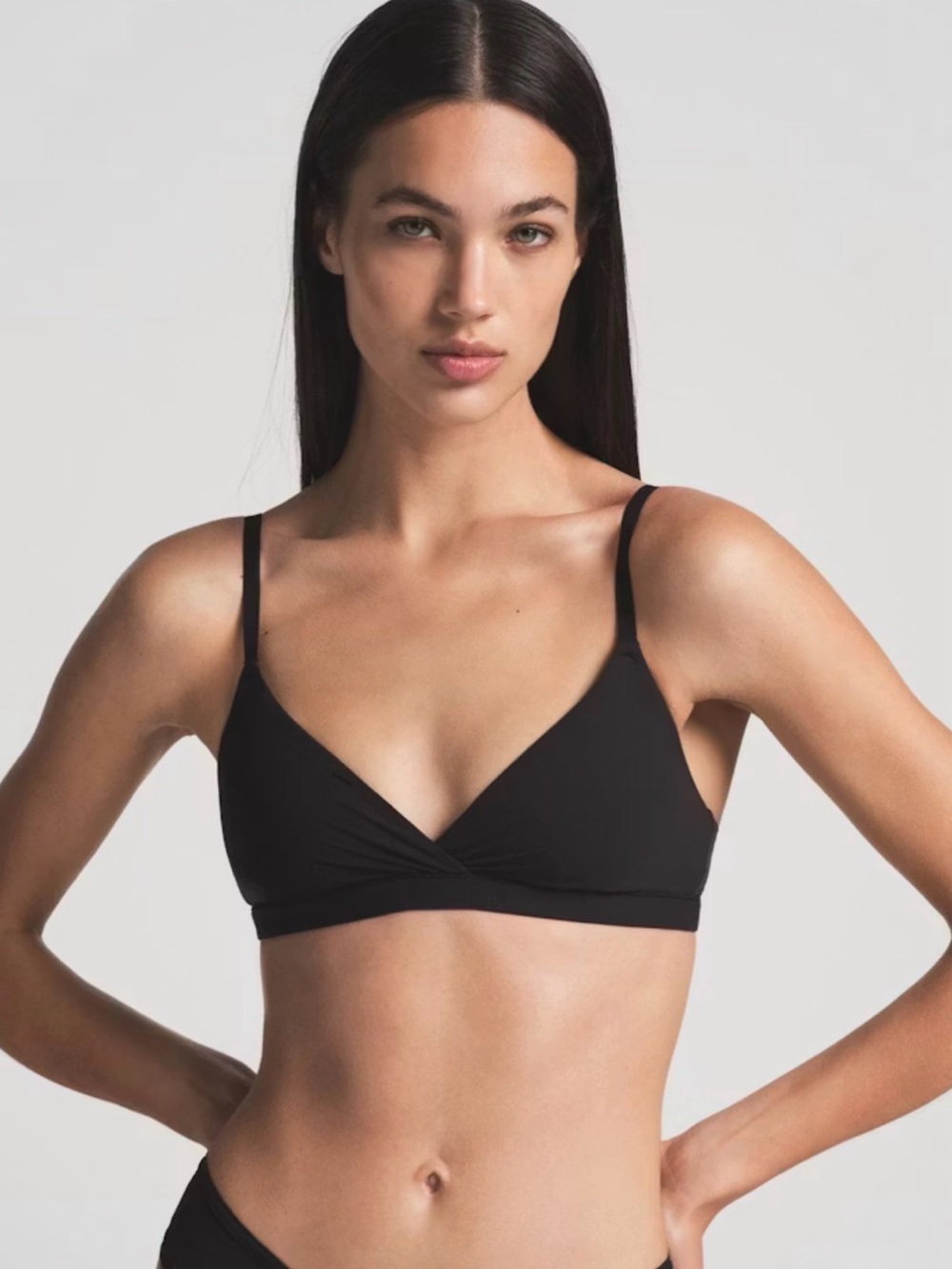 SKIMS FITS EVERYBODY CROSSOVER BRALETTE | ONYX